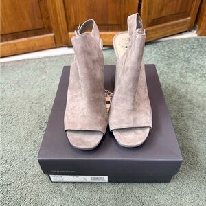 Women’s Taupe Suede Open-Toe Slingback Heels- Vince Camuto Euc WORN ONCE